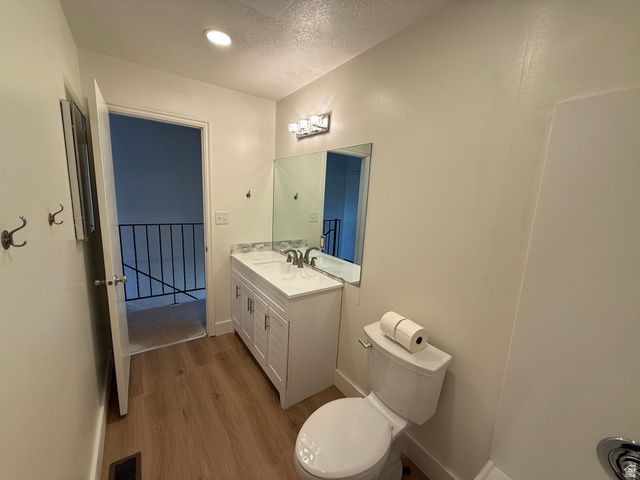 704 S ORCHARD DR, Bountiful, UT 84010