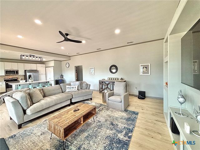 86 Kingfisher Street, Port O'connor, TX 77982