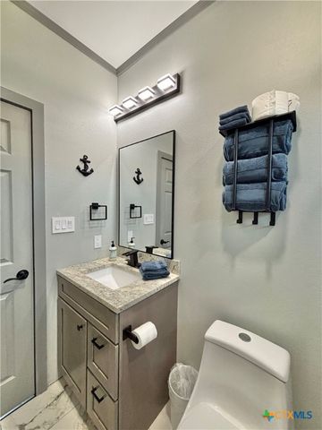 86 Kingfisher Street, Port O'connor, TX 77982