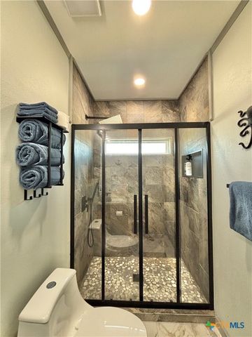 86 Kingfisher Street, Port O'connor, TX 77982