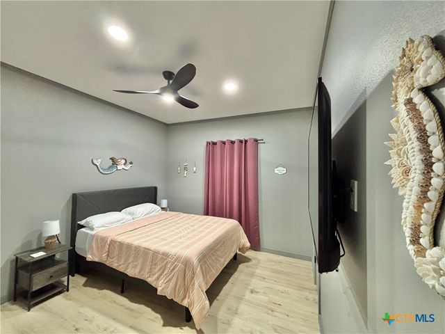 86 Kingfisher Street, Port O'connor, TX 77982