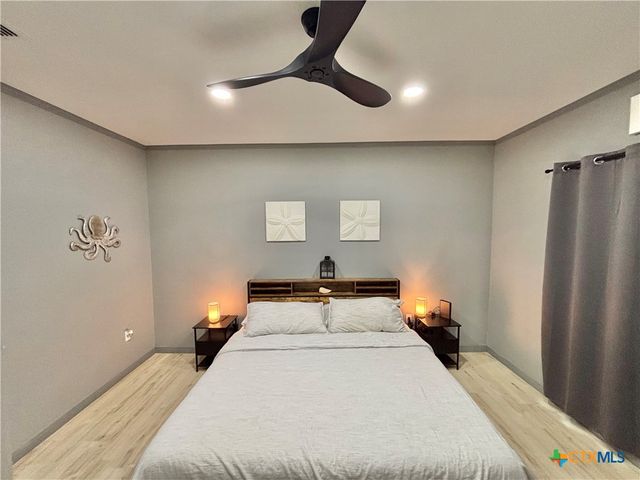 86 Kingfisher Street, Port O'connor, TX 77982