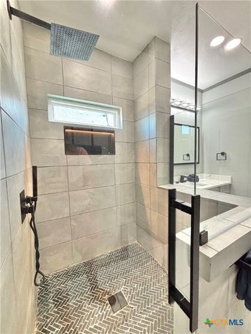 86 Kingfisher Street, Port O'connor, TX 77982