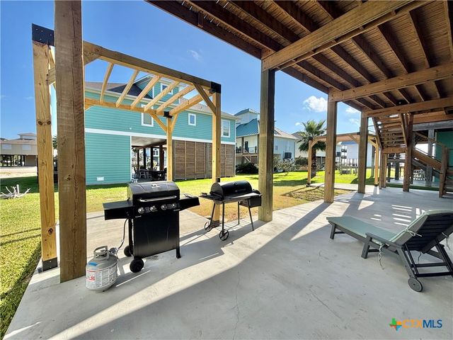 86 Kingfisher Street, Port O'connor, TX 77982