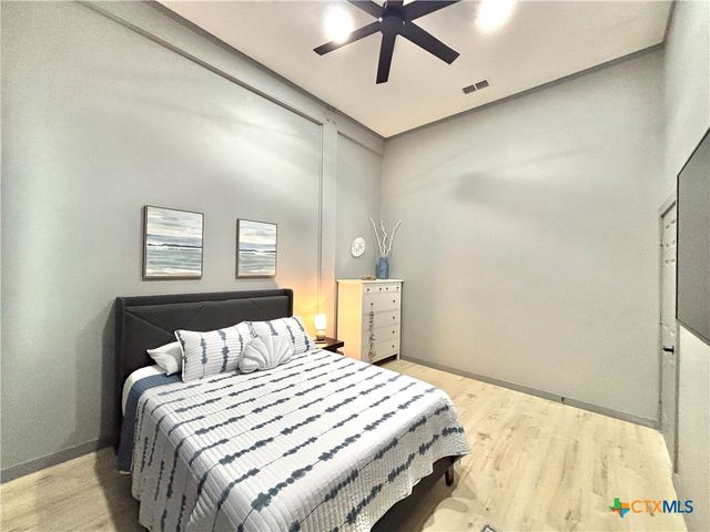 86 Kingfisher Street, Port O'connor, TX 77982