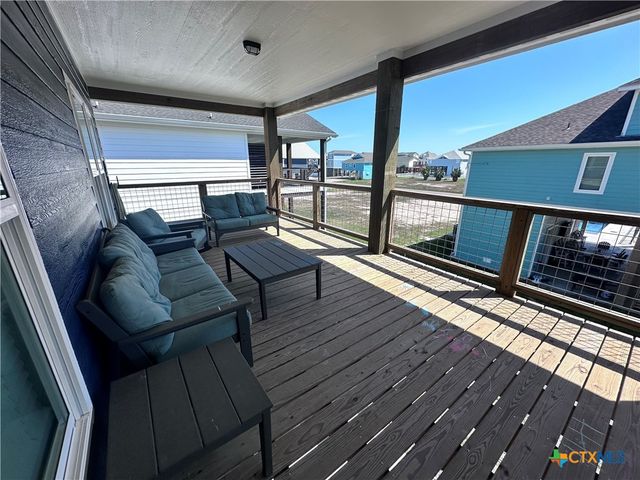 86 Kingfisher Street, Port O'connor, TX 77982