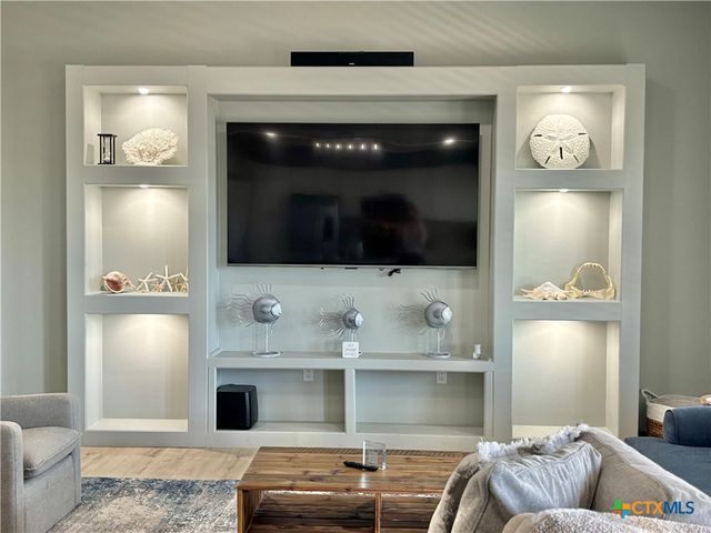 86 Kingfisher Street, Port O'connor, TX 77982