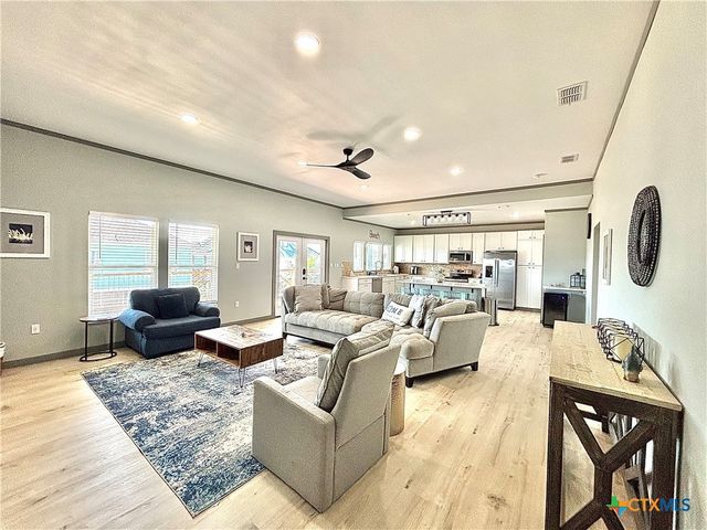 86 Kingfisher Street, Port O'connor, TX 77982