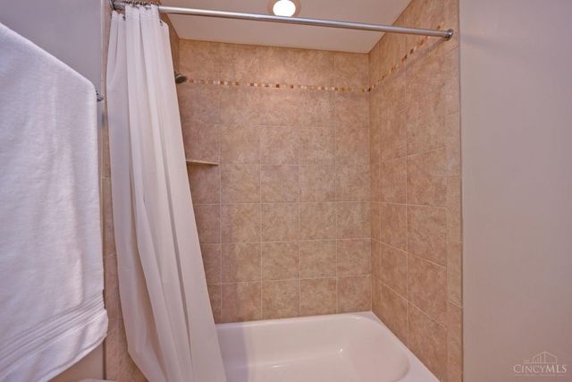 7933 Elbrecht Drive, Montgomery, OH 45242