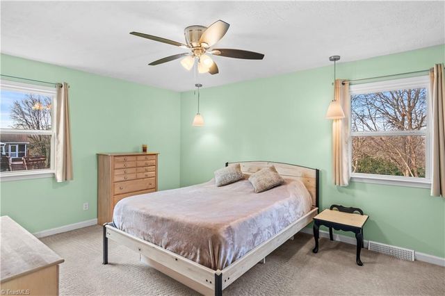 1395 Glen Oaks Road, Clemmons, NC 27012