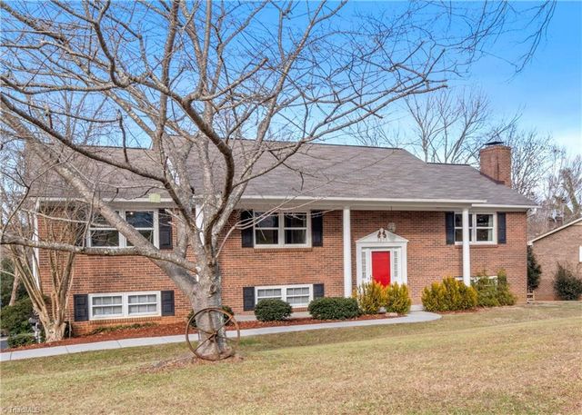 1395 Glen Oaks Road, Clemmons, NC 27012