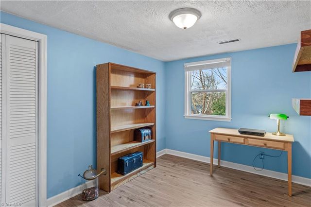 1395 Glen Oaks Road, Clemmons, NC 27012