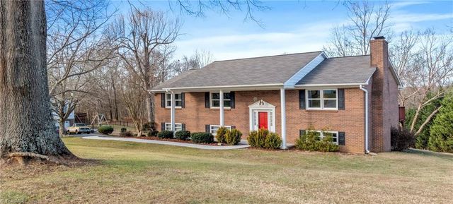 1395 Glen Oaks Road, Clemmons, NC 27012
