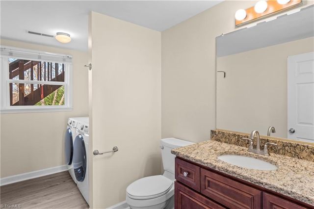 1395 Glen Oaks Road, Clemmons, NC 27012