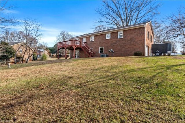 1395 Glen Oaks Road, Clemmons, NC 27012