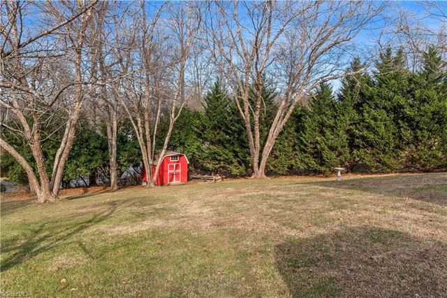 1395 Glen Oaks Road, Clemmons, NC 27012