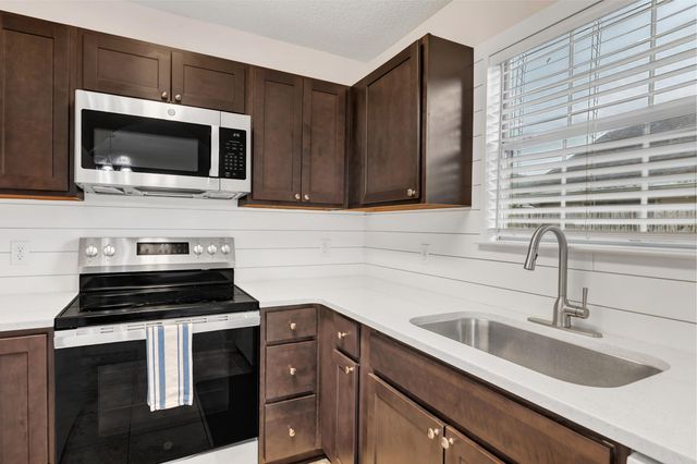 928 Village Lane, Fort Walton Beach, FL 32547