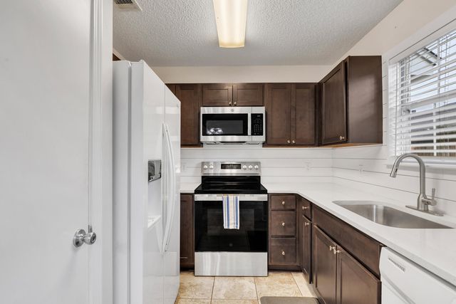 928 Village Lane, Fort Walton Beach, FL 32547