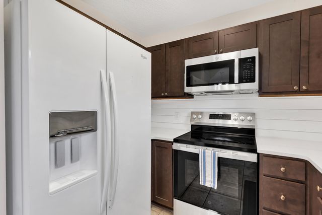 928 Village Lane, Fort Walton Beach, FL 32547