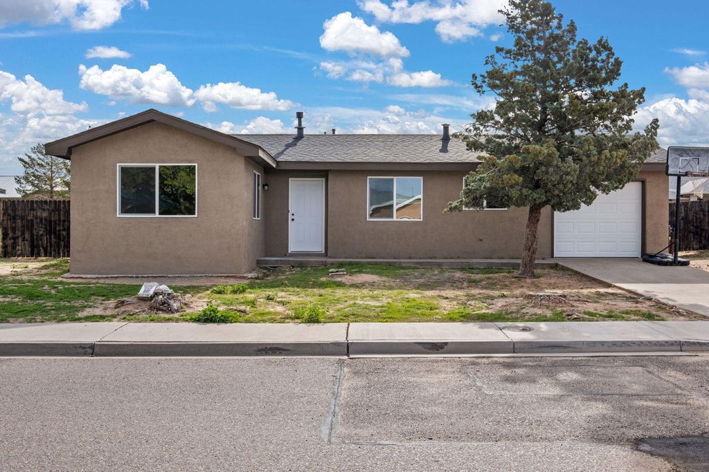 832 Gallahad Street SW, Los Lunas, NM 87031