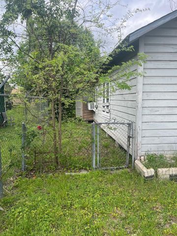 1511 Weiss Street, Houston, TX 77009