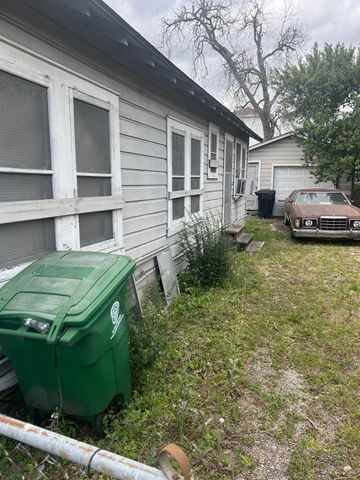 1511 Weiss Street, Houston, TX 77009