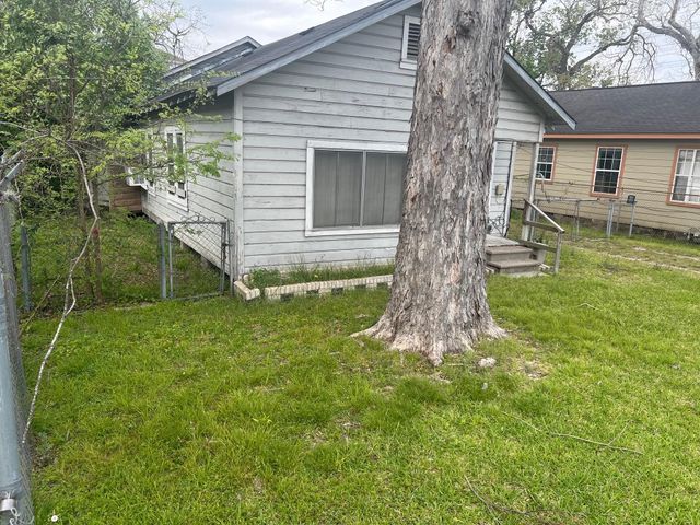 1511 Weiss Street, Houston, TX 77009