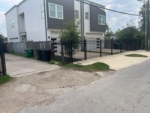 1511 Weiss Street, Houston, TX 77009