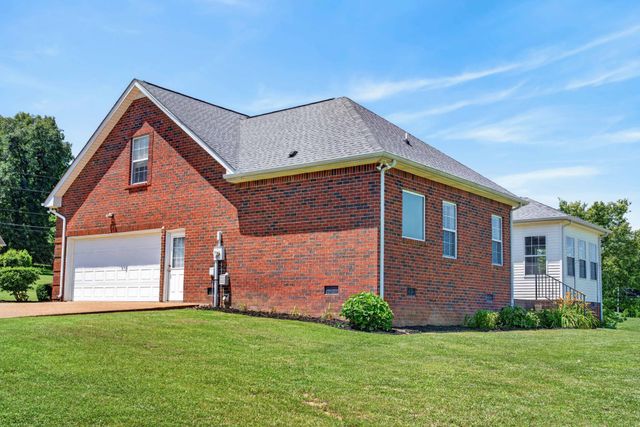 106 Overlook Ct, Portland, TN 37148