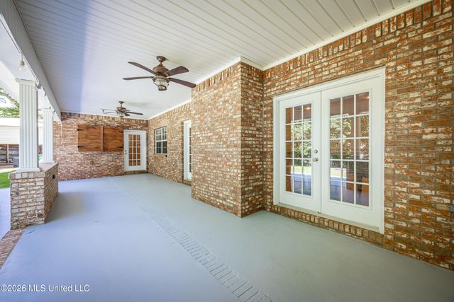13813 Puerto Drive, Ocean Springs, MS 39564