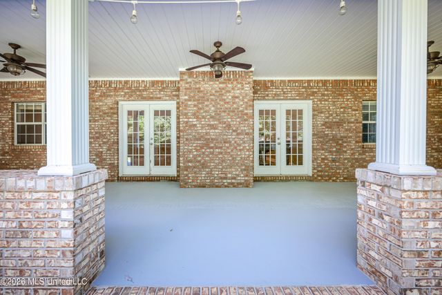 13813 Puerto Drive, Ocean Springs, MS 39564