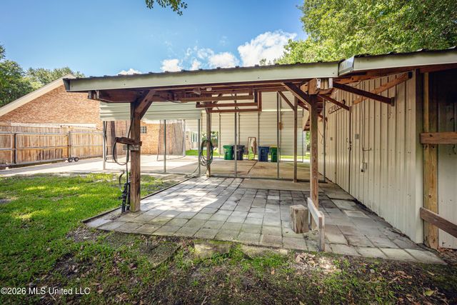 13813 Puerto Drive, Ocean Springs, MS 39564