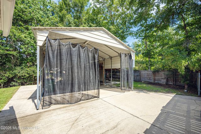 13813 Puerto Drive, Ocean Springs, MS 39564