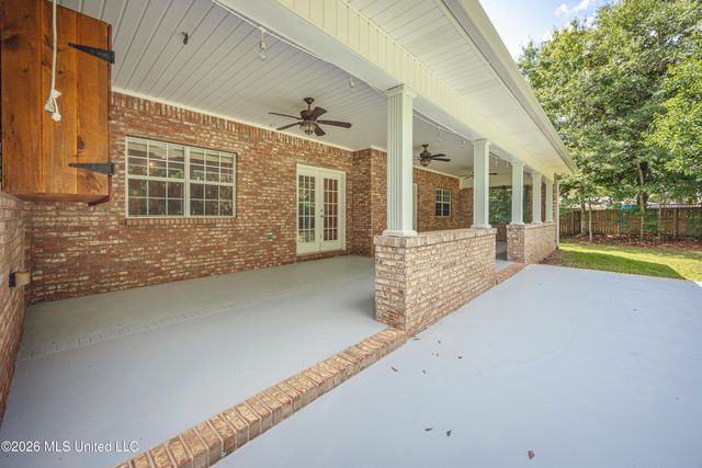 13813 Puerto Drive, Ocean Springs, MS 39564