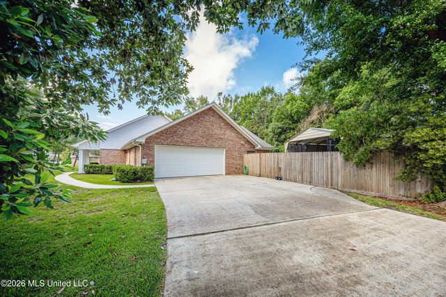 13813 Puerto Drive, Ocean Springs, MS 39564