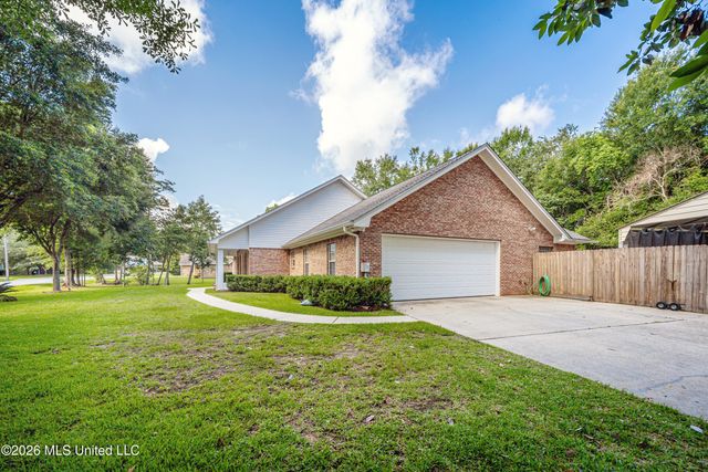 13813 Puerto Drive, Ocean Springs, MS 39564