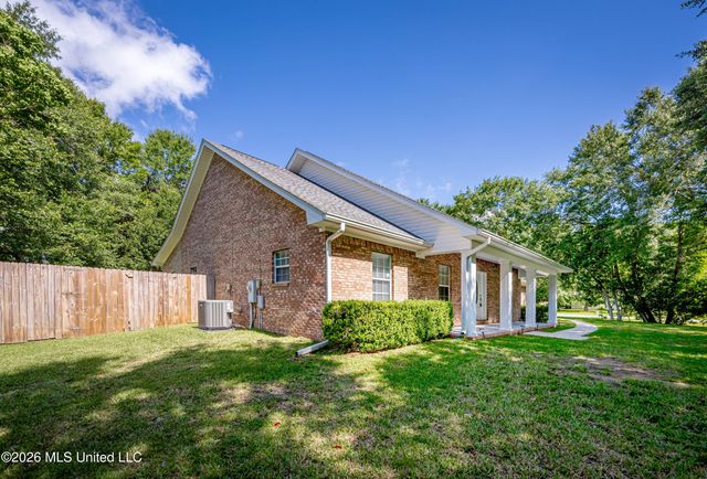 13813 Puerto Drive, Ocean Springs, MS 39564