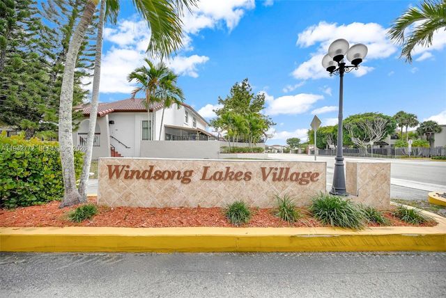 9907 NW 9th St Cir 15-20, Miami, FL 33172