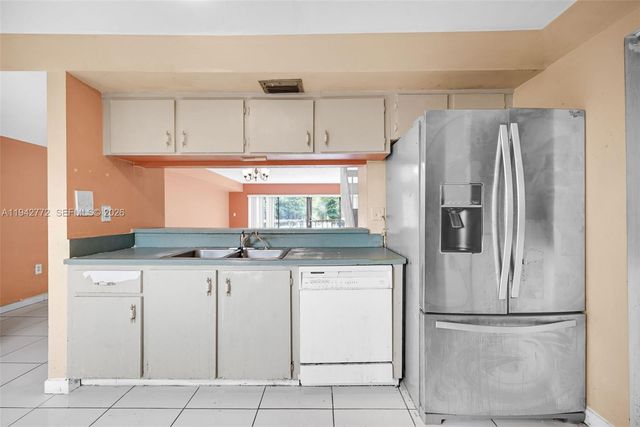 9907 NW 9th St Cir 15-20, Miami, FL 33172