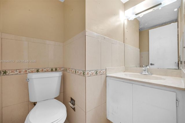 9907 NW 9th St Cir 15-20, Miami, FL 33172