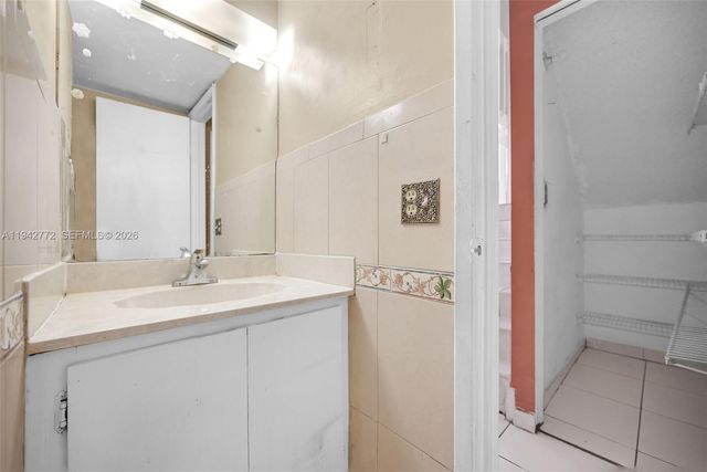 9907 NW 9th St Cir 15-20, Miami, FL 33172