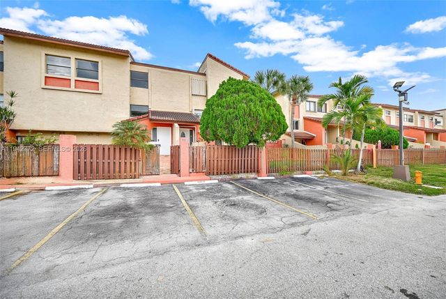 9907 NW 9th St Cir 15-20, Miami, FL 33172