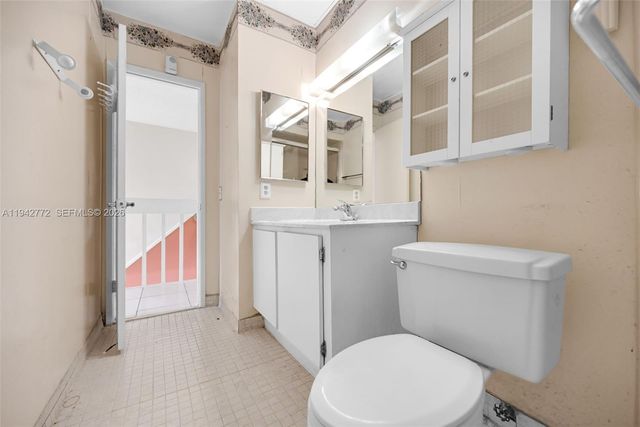 9907 NW 9th St Cir 15-20, Miami, FL 33172