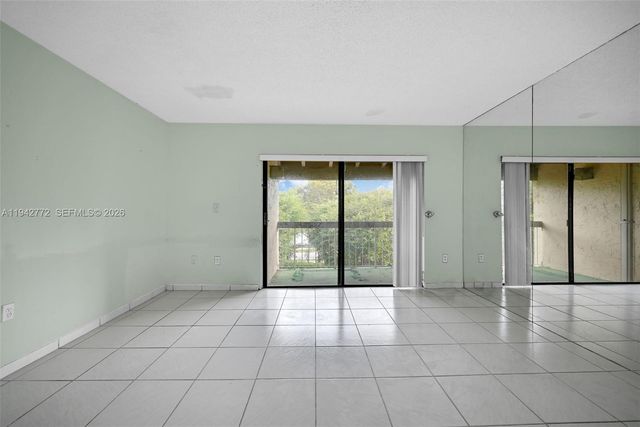 9907 NW 9th St Cir 15-20, Miami, FL 33172