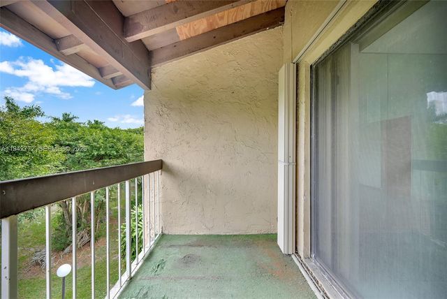 9907 NW 9th St Cir 15-20, Miami, FL 33172