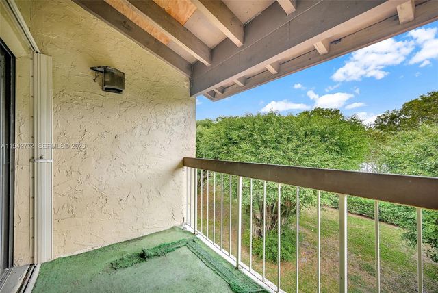 9907 NW 9th St Cir 15-20, Miami, FL 33172