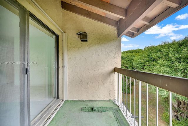 9907 NW 9th St Cir 15-20, Miami, FL 33172