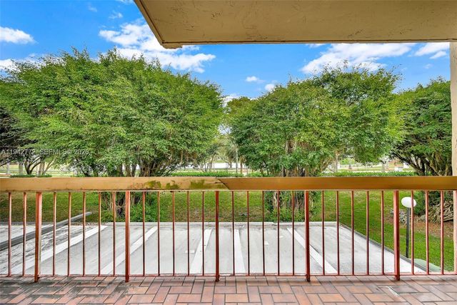 9907 NW 9th St Cir 15-20, Miami, FL 33172