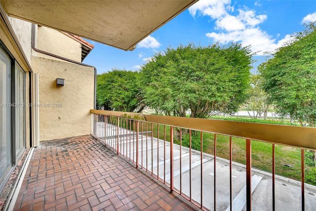 9907 NW 9th St Cir 15-20, Miami, FL 33172