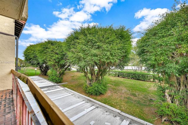 9907 NW 9th St Cir 15-20, Miami, FL 33172